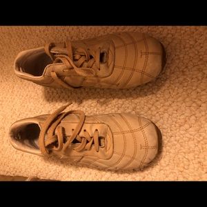 Diesel beige leather sneaker size 7